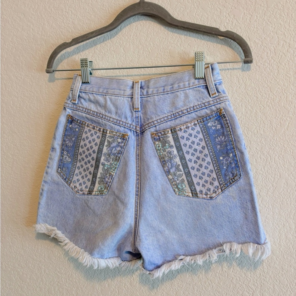 90’s Vintage Rio Blue Floral Patterned Denim Shorts - Picture 8 of 9